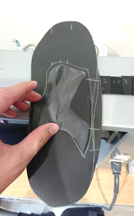 ベースにアーチを貼り付け